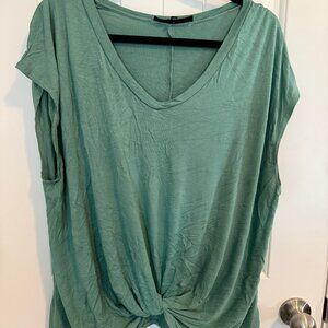 Coin 1804 Los Angeles Cap Sleeve Green shirt with knotted bottom